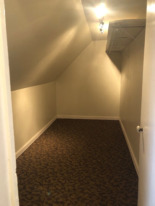 Extra Large Walkin Linen Closet - 1108 George