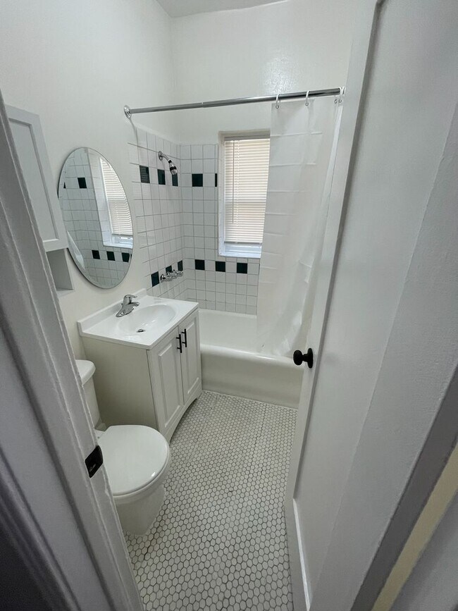 Building Photo - STUDIO $1495 LOS FELIZ HARDWOODS EXPOSED B...