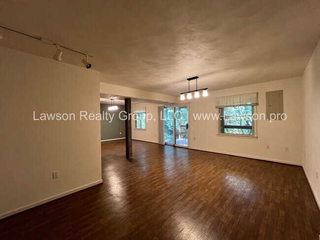 Building Photo - Nature Lover's Paradise-Easy Access to Vin...