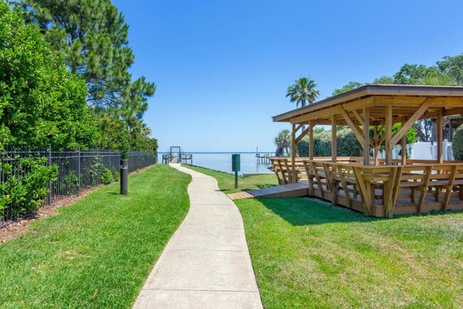 Building Photo - Beautifully Upgraded 3B/2B Unfurnished hom...