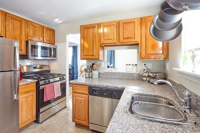 Building Photo - 147 Salmon Brook Dr