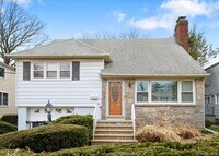 Building Photo - 73 Ewart St