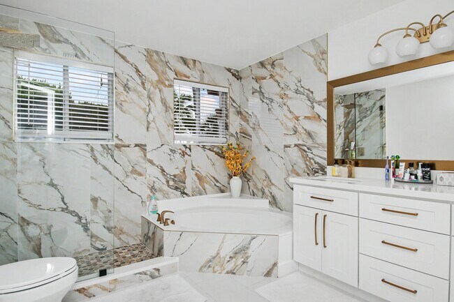 Building Photo - 6744 Via Regina