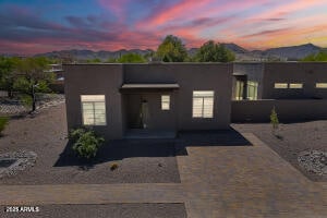 Building Photo - 6041 E Valley Way