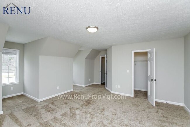 Building Photo - Now available 3 bedrooms 2.5 baths