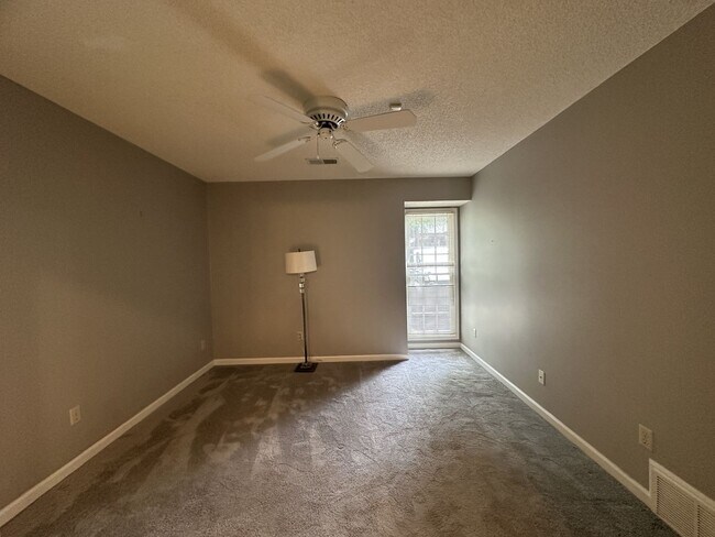Building Photo - Gorgeous Home on the Lake in Lakeland!!