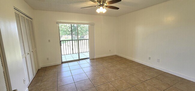 Building Photo - 1824 Meadows Cir W