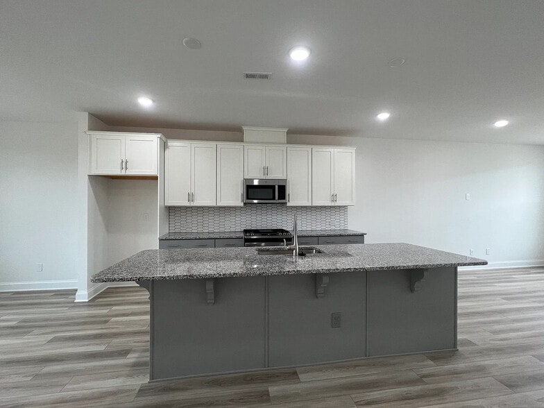 Building Photo - Room in Townhome on Walnut Hl Rd NW