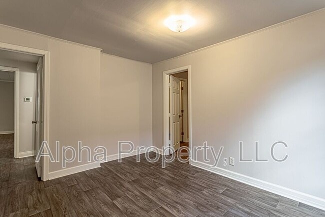 Building Photo - 8 Wrigley St