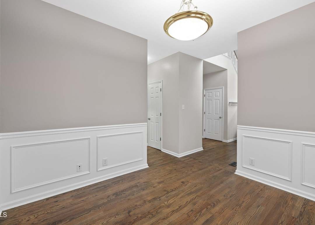Building Photo - Room in Single Family Home on College Ave