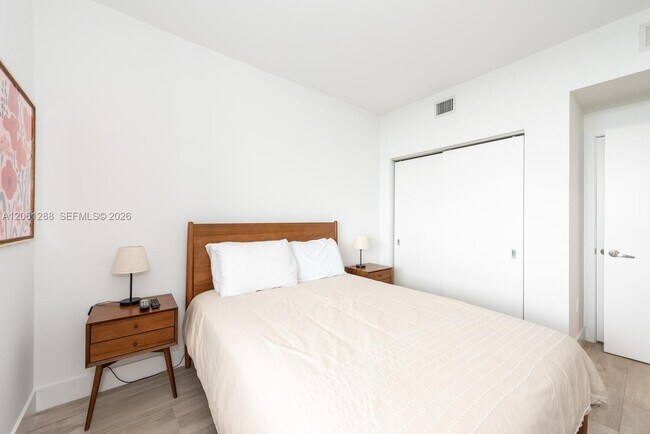 Building Photo - 16385 Biscayne Blvd