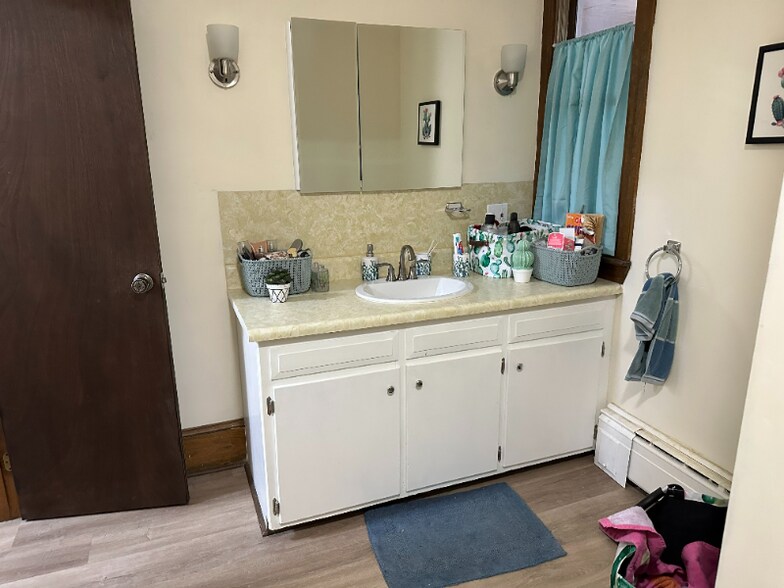 Building Photo - 340 Granite Hill Rd