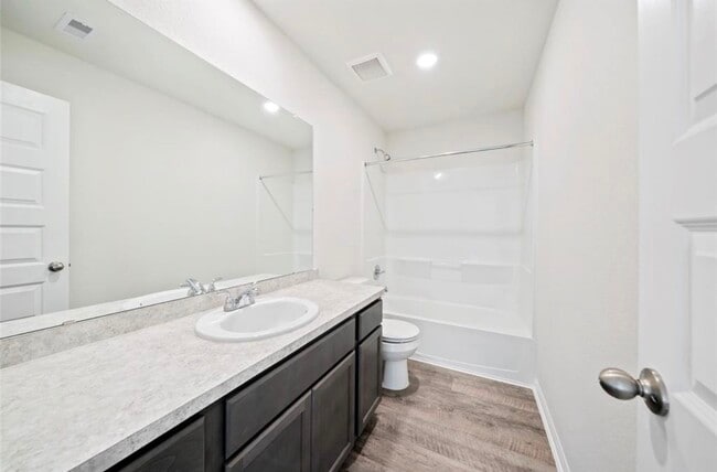 Building Photo - 25290 Pomegranate Pl