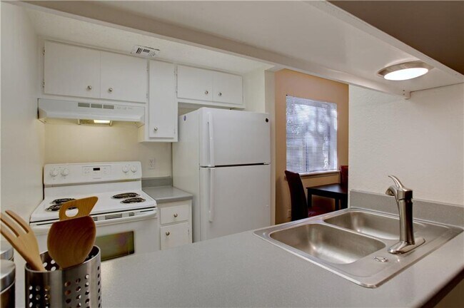 Building Photo - 9079 Jollyville Rd
