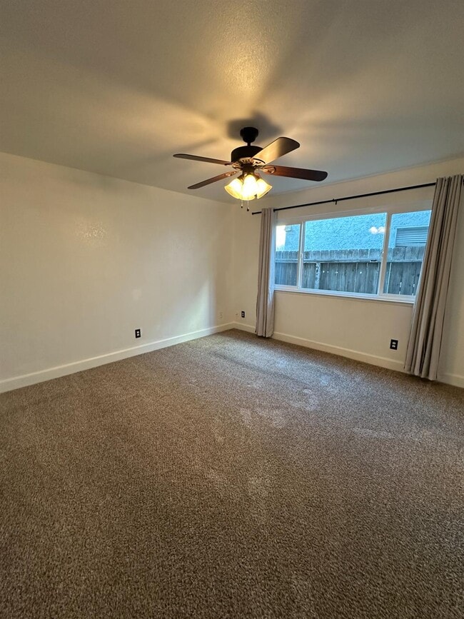 Building Photo - 10042 N Grouse Run