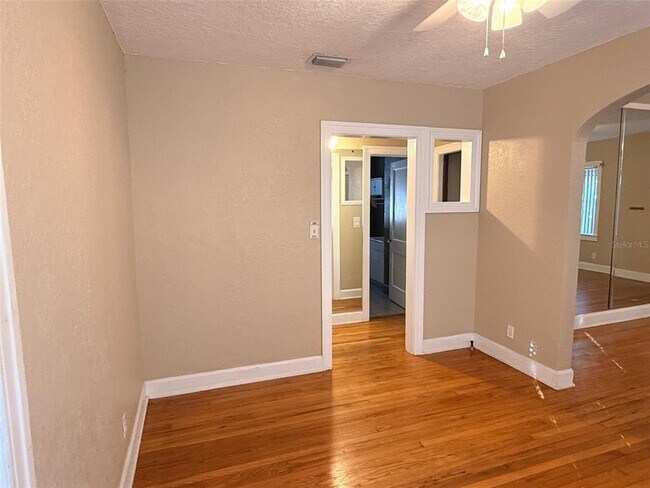 Building Photo - 1908 20th Ave N