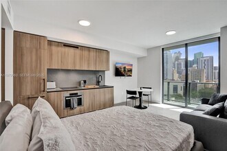 Building Photo - 121 NE 5th St