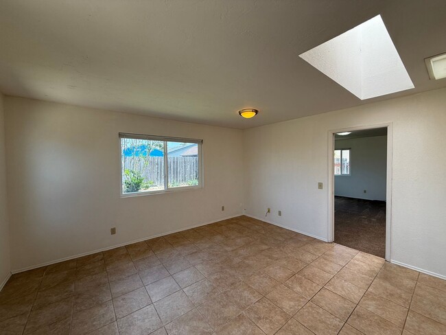 Building Photo - Beautiful 3B/2BA House in Mira Mesa!