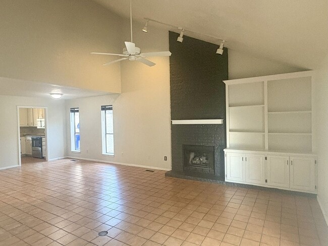 Building Photo - Three bedroom West Norman