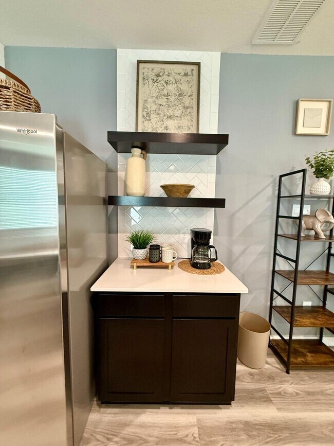 Building Photo - 12308 Greenwood St