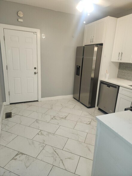 Building Photo - 4846 W Haddon Ave