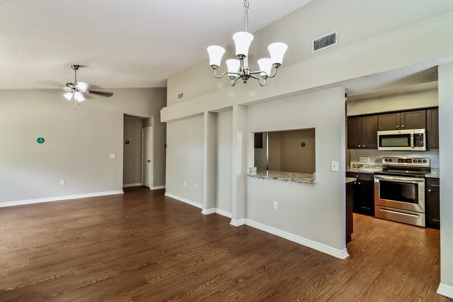 Building Photo - 8030 Gabriel Dr