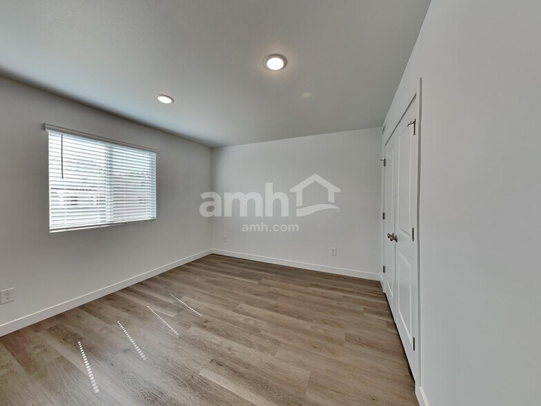 Building Photo - 12627 W Adair Dr