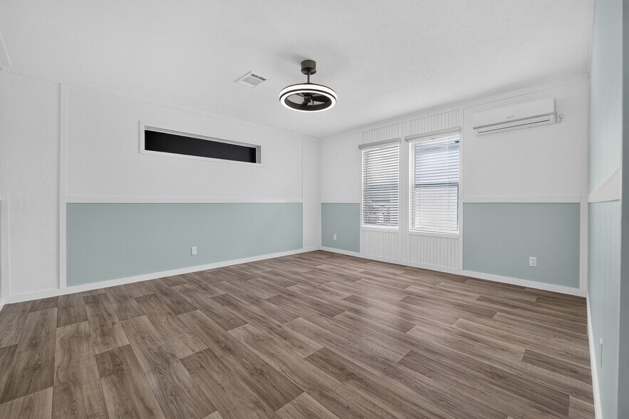 Building Photo - 2033 Daisy Lou
