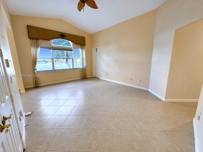 Building Photo - 5028 SW 170th Ave