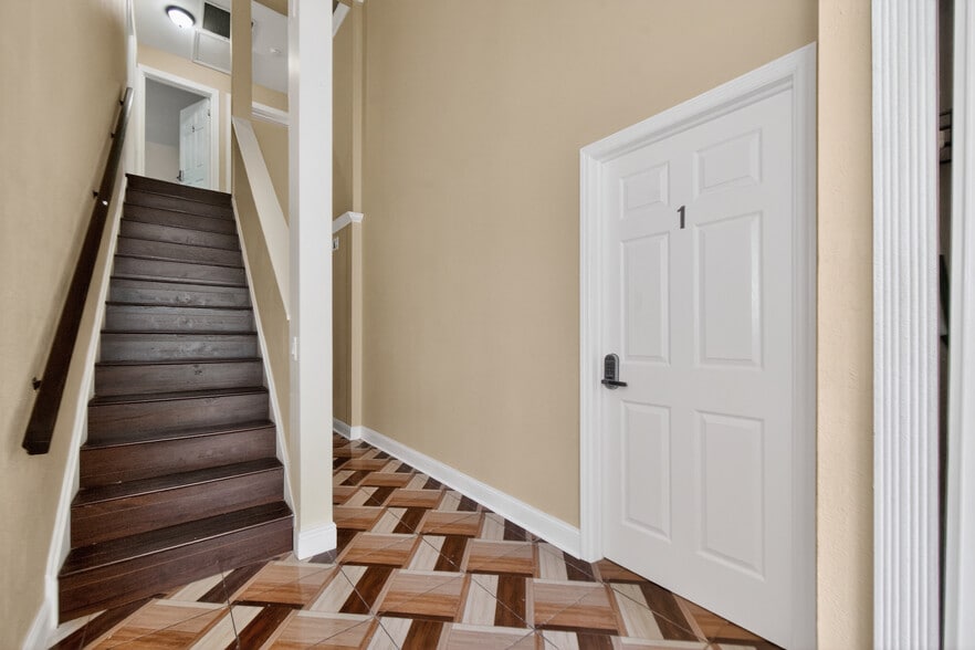 Building Photo - 2 Sweetbay Ln