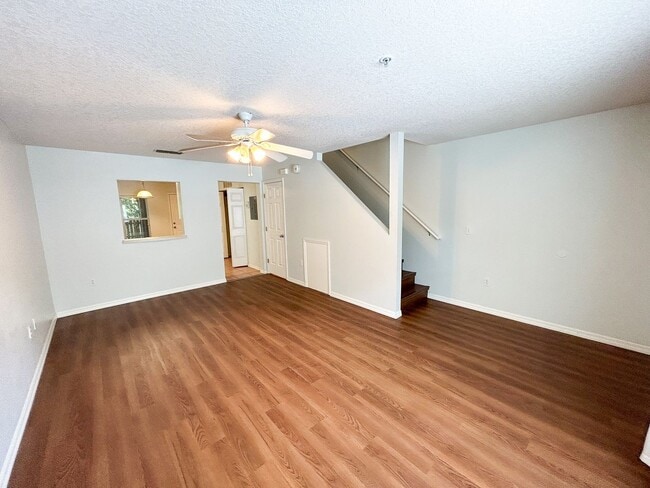 Building Photo - 2/2.5 Cozy Condo in Isabella Park