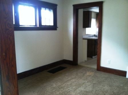 Building Photo - 653 Oakhill Ave