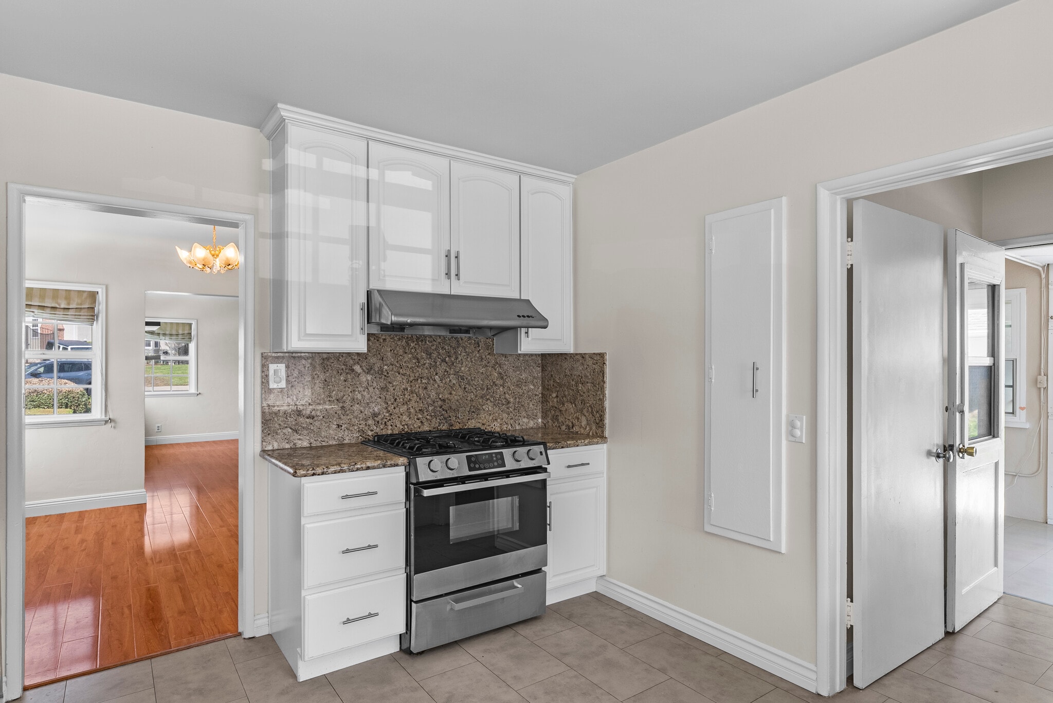 Building Photo - 550 Clement Dr