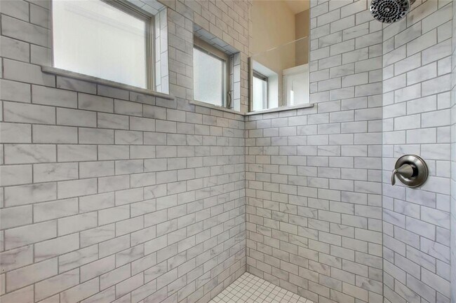 Building Photo - 2114 Philomena St