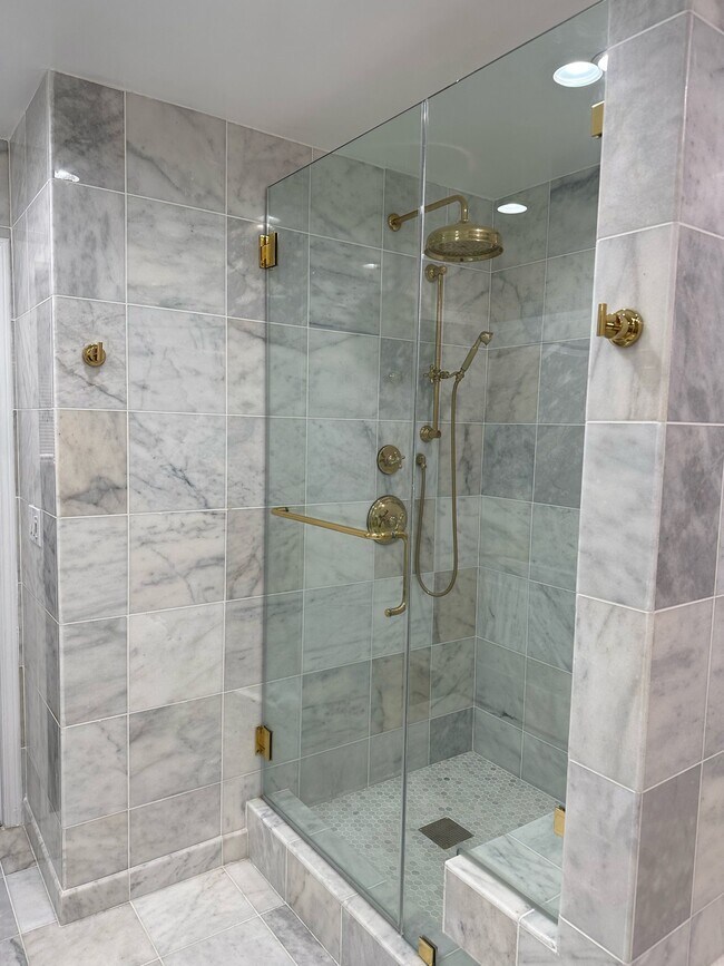 Building Photo - 435 Arnaz Dr