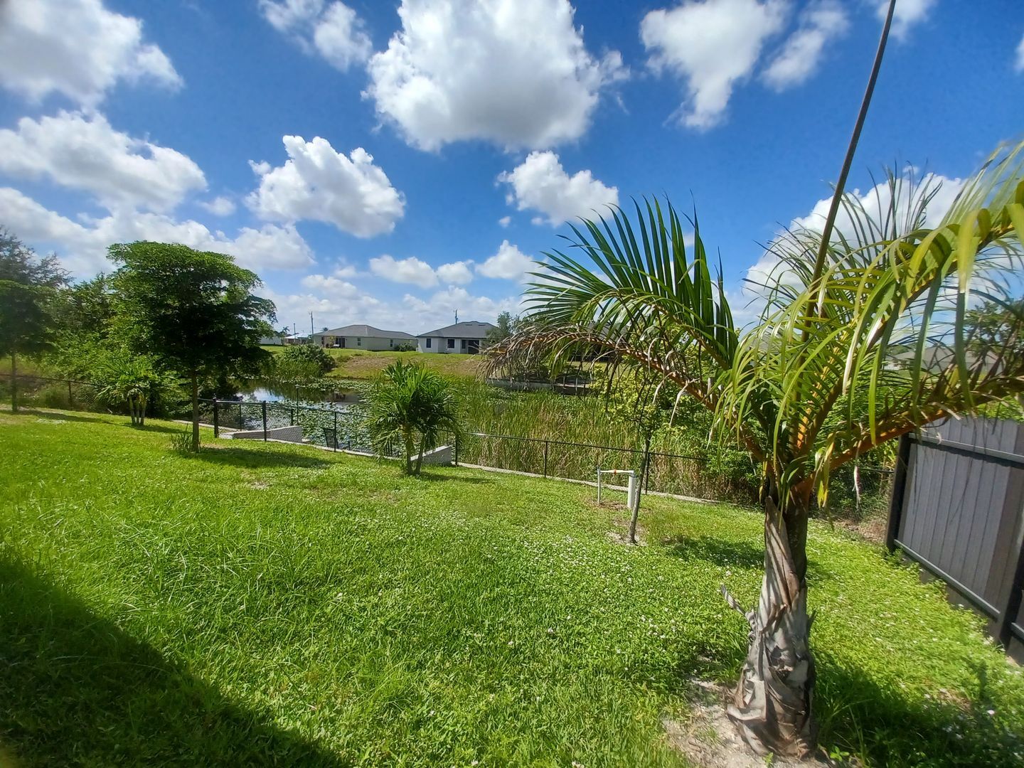 Building Photo - Available Now: Spacious 3 Bedroom / 2 Bathroom With a Large Fenced Yard