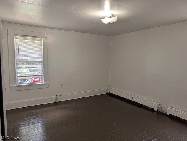 Building Photo - 339 Harris St