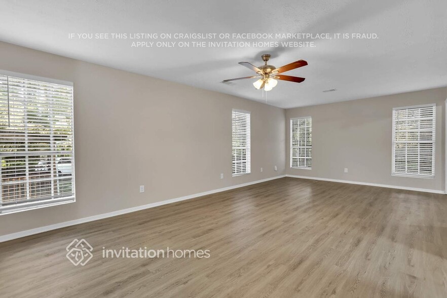Building Photo - 755 Mountain View Dr