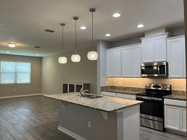 Building Photo - 11950 Sands Cv