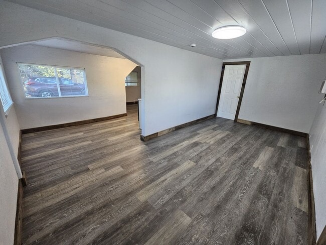 Building Photo - Charming 2/1 Home For Rent in Gerber!