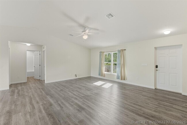 Building Photo - 8007 Royal Ct