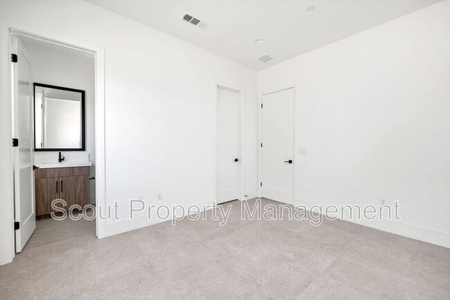 Building Photo - 32195 Daybrook Ter