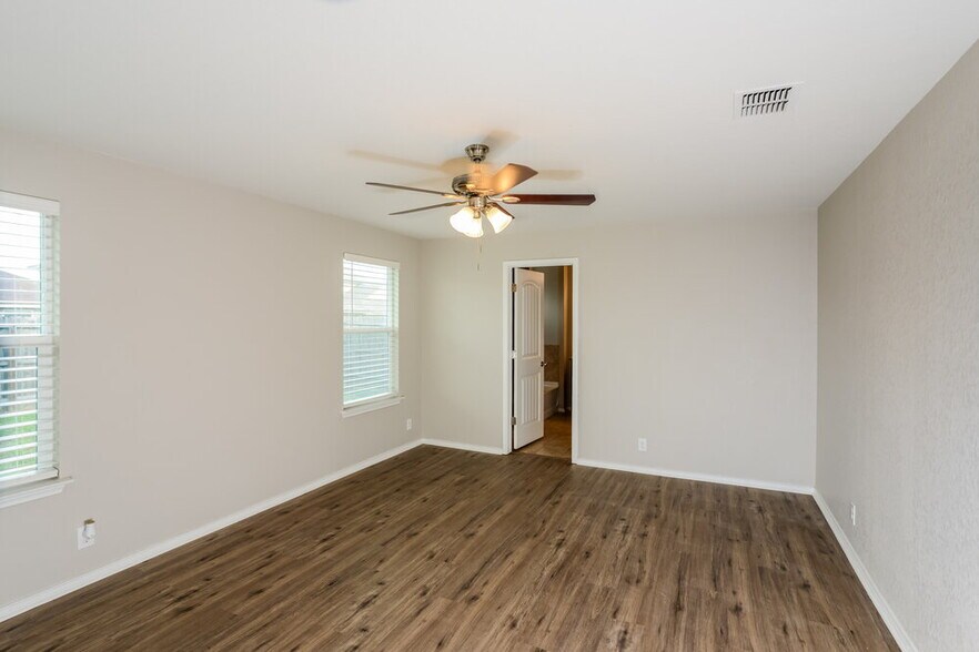 Building Photo - 8850 Belgian Falls