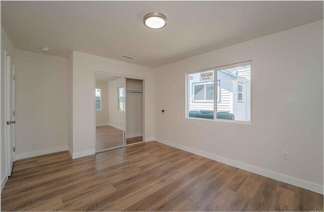 Building Photo - 326 E 73rd St
