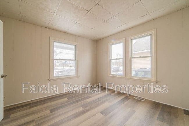 Building Photo - 201 F St