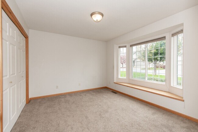 Building Photo - Centrally located Home with an Attached Garage