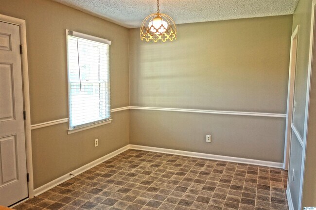 Building Photo - 2217 Villaret Dr SW