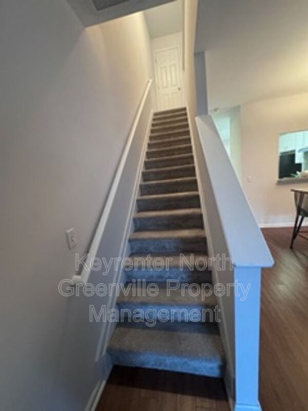 Building Photo - 612 Graythorn Ln