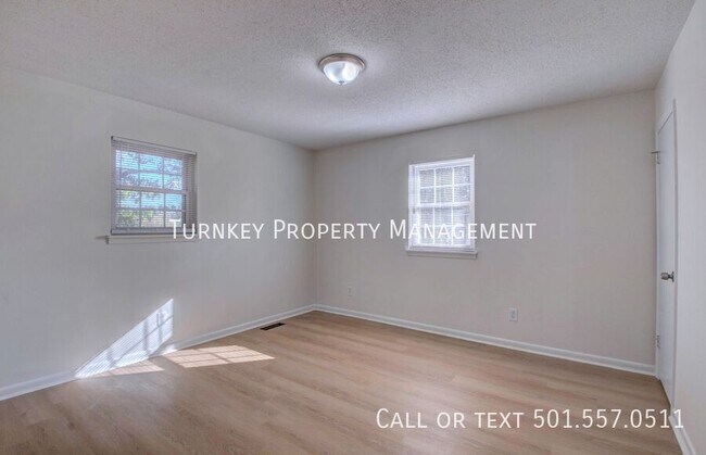 Building Photo - 2511 Montreal Dr