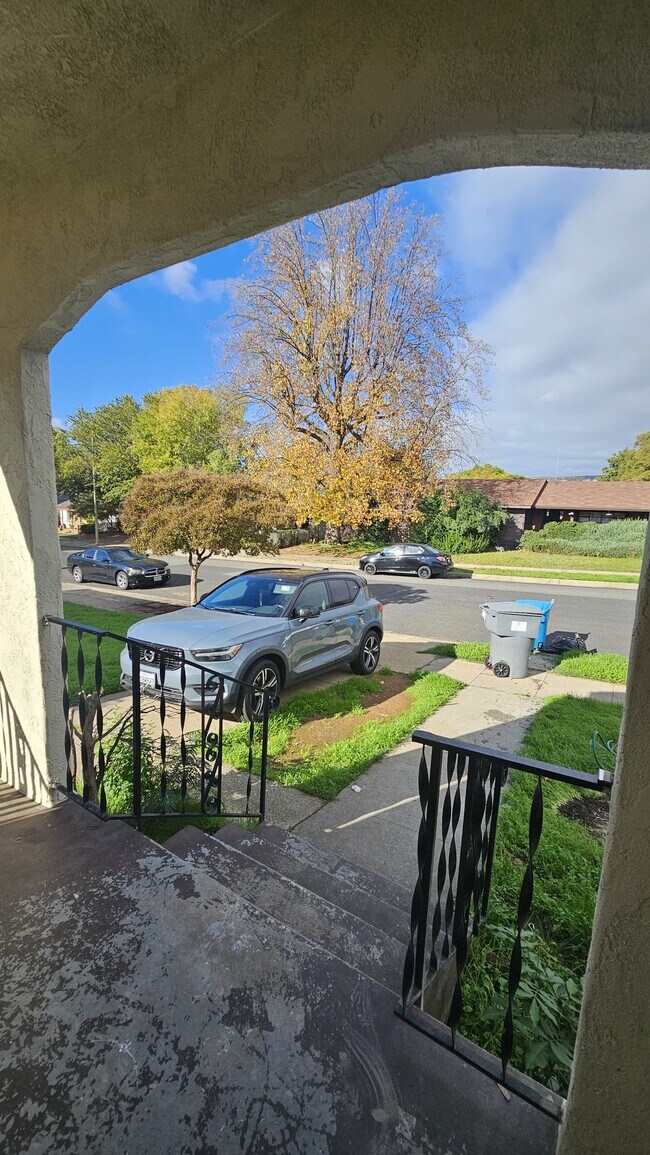 Building Photo - 2545 Nevada Ave